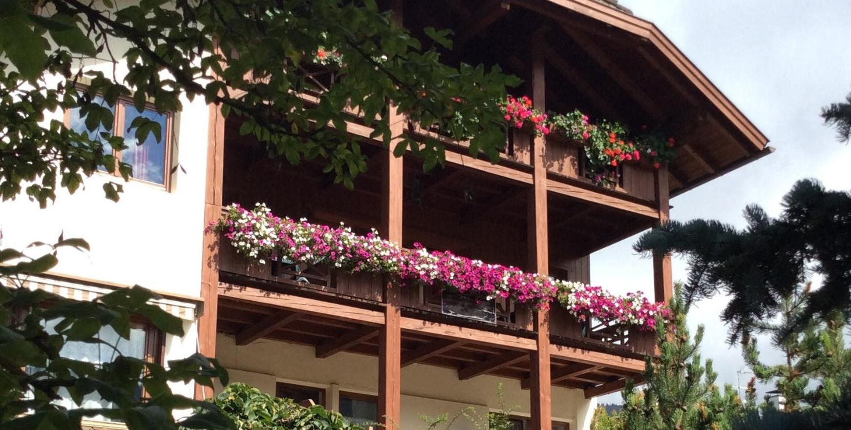 Aparthotel Residenze Sonnenschein Casa Rosa Niederdorf Exterior foto